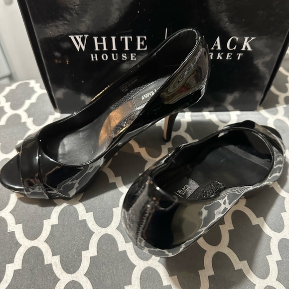 NWT WHITEHOUSEBLACKMARKET Black Patent Leather Heels 7.5m - Picture 5 of 12